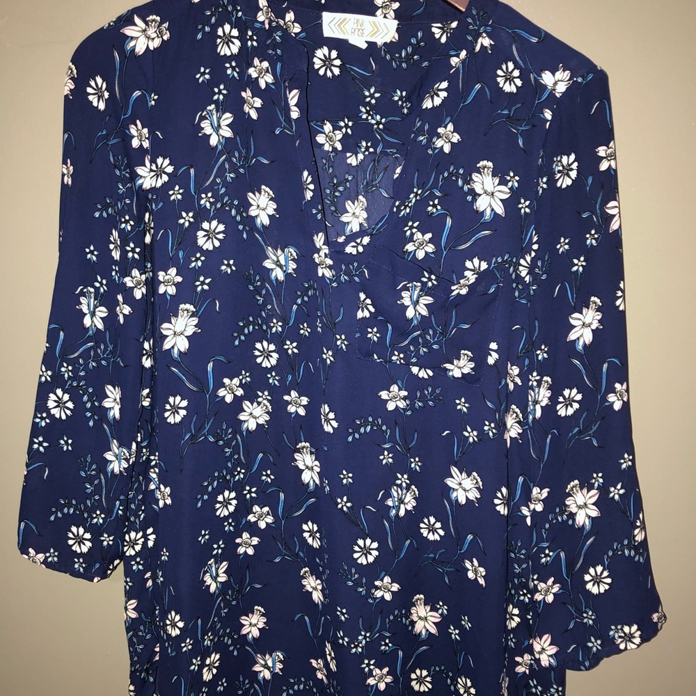 Quarter sleeve blouse